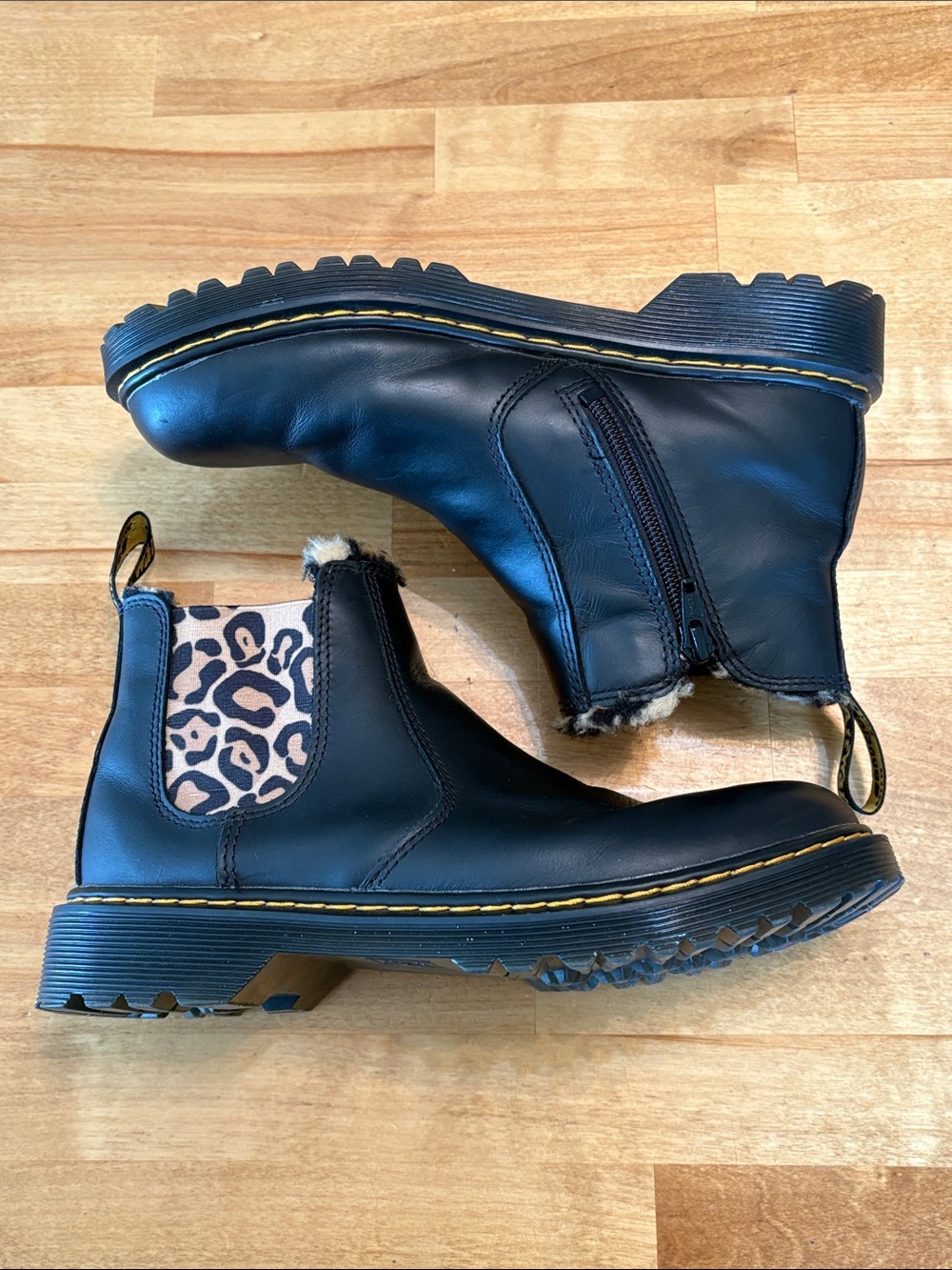 Youth Doc Dr. Martens 2976 Leonore Faux Fur Lined Chelsea Boots